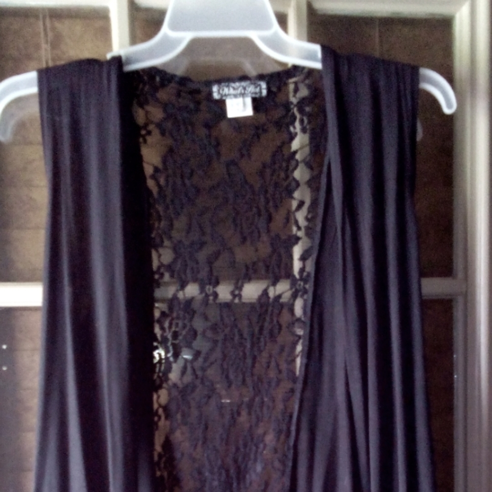 What's hot lace back black size M
